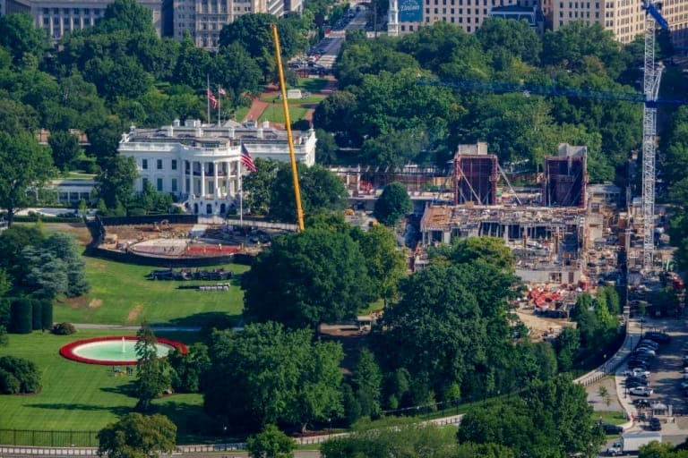 white house-construction